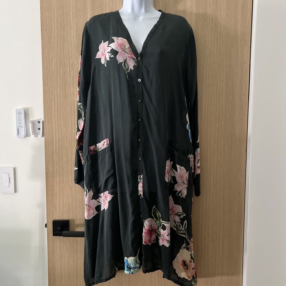 Johnny Was Black Floral V-Neck Dress Size Small Oversized Button Down Rayon